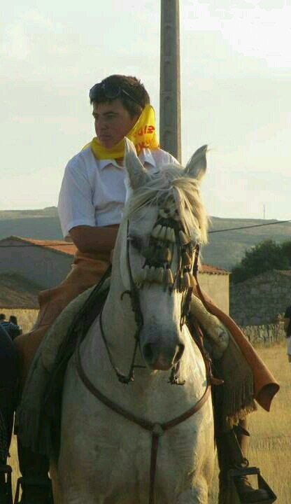 no poder estar sin montar en mis preciosos caballos. Y como no siempre echando de menos a mis chic@s de la peña @elkaos_ y en este mundo desde 3-2-1998