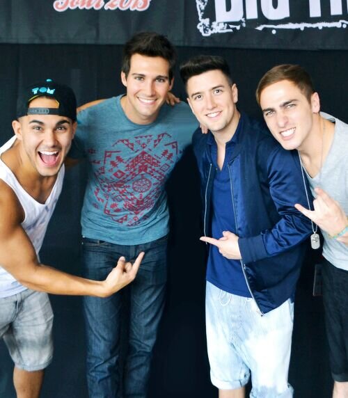 I love 1D and BTR! They are so perfect... I'm a Directioner and a Rusher:) Follow me and I'll follow you. I love everyone except HATERS.