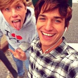 since: 24/09 ❤/ Fã clube dedicado aos integrantes da banda @P9/ I do not know what I saw them just love them/ [conta de fã]