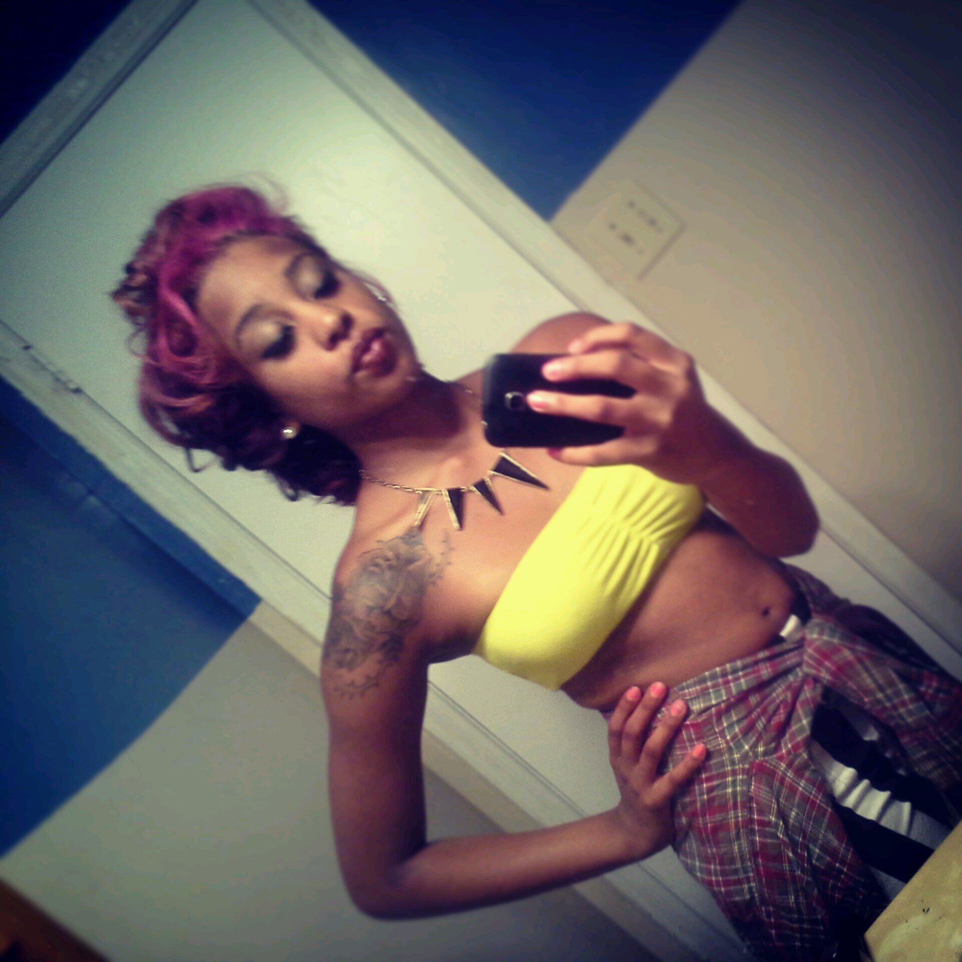 Only fw a few ,, I smoke alot of Green , Follow me on IG @PiffedKaee ♥