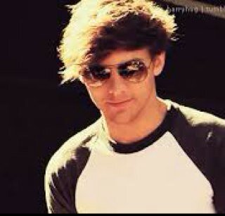 Hey I'm Louis but call me Lou. Taken for the best people on this planet @TomlinsonTwist_ Love you Babe