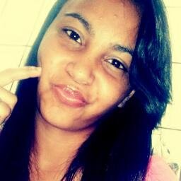 αquelα que ficα Rindoõ α toα,
- αquelα que vive brincαndoõ, com seus αmiigos  , - 'αquelα que αmα sem pensαr nos defeito *--*