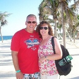 Fun loving dad who loves his wife, sports and his kids...