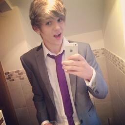 I am #Alienmeerkats , and #Directioner bye. me gusta el sol y comer  *-* amo el chocolate