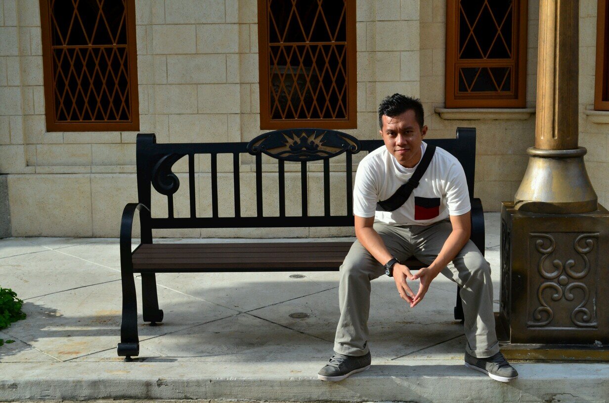 The nasheed and qasa'id-loving punkrocker. Sometimes I make sense. Most of the time, I’m just nonsense