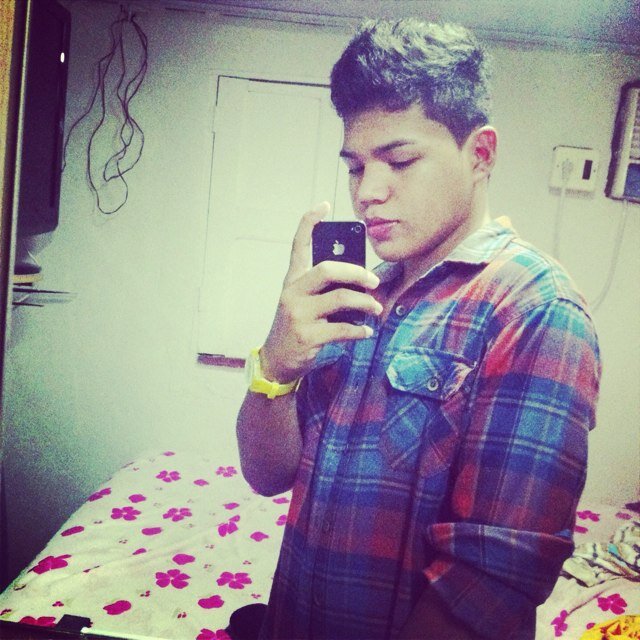 Flamenguista , cristão , chato , dramático , estudante de Engenharia . me segue *-*