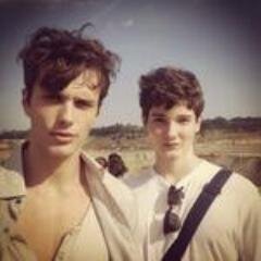 Dancer/Actor love dancer girls 3 ;) if you cant dance fix up :P