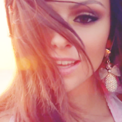 Twitter de la pagina Cher Lloyd es la reyna del SWAG, dedicada a nuestra grandiosa idola♥
