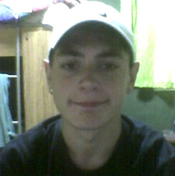 Yo tenia Tw y me lo robaron :C Bueno nada soy hincha de river , Amo a las pastillas del abuelo♥♪ seguime y te sigo