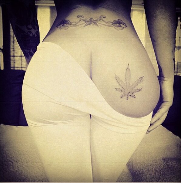 I love bud, babes, and bongs ;)
bi-sexual.
weed, tits, and ass  life.
