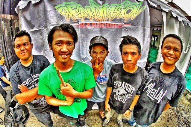 Oldschool it's the only way we choose @gaktaektaekan @siapselalu @xNOFUCXx @bemoshang @ronce_ CP : 08983631442 download link lagu kami di favorite