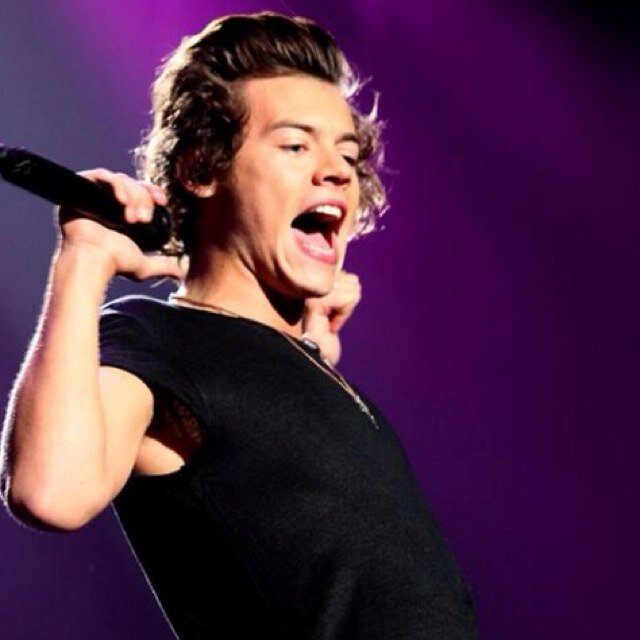 since i gave you this free follow, you should follow @sweaterhugniall