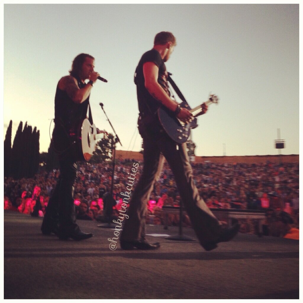 A little bit of country and a whole lot of cute ;)
posting pics from your favorite country artist!