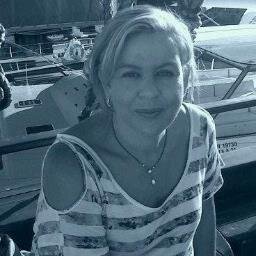 glitterfeetjie's profile picture. Turn your face to the sun and smile...