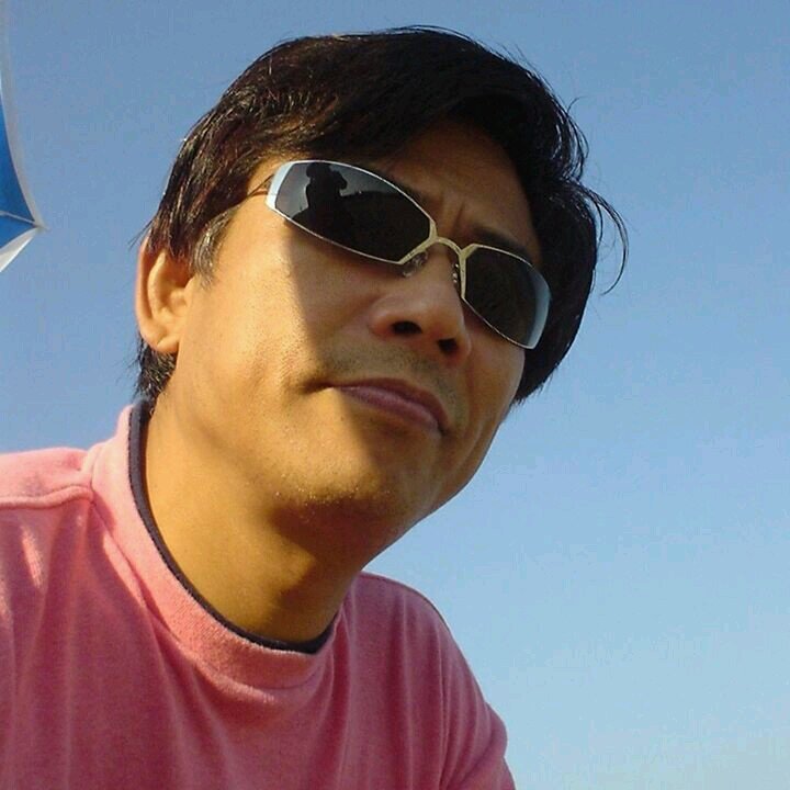 酒と音楽、そして自分を含め人が大好きな広島市東区の住人。 基本的に明朗快活 言うことや考えることはやや理論的で理屈っぽいところも有りますが、やることは浪花節的でロマンチストという矛盾に満ちた人間です。 孤独を楽しむ時もありますが、いろんな人と絡むことは大好きです。