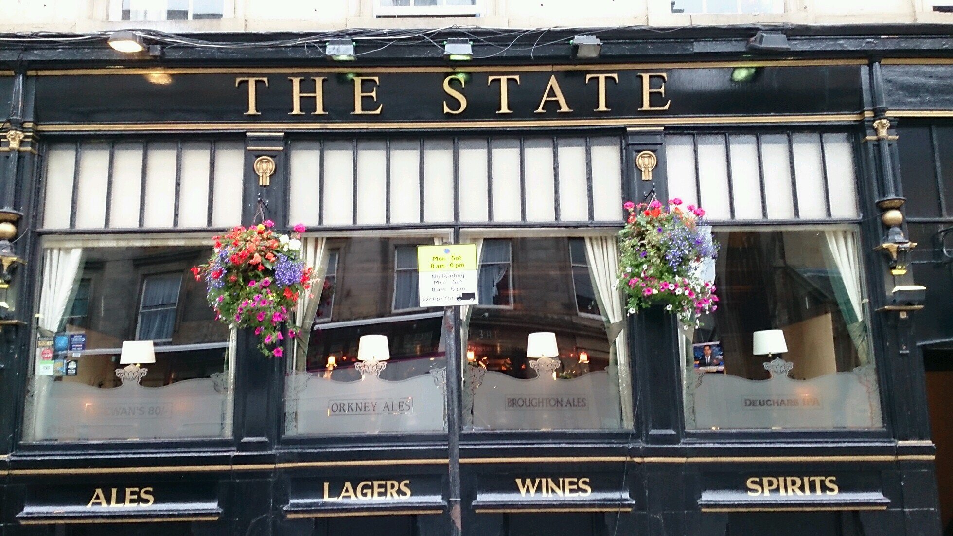 we love cask ale,blues,comedy and pies!
west of Scotland Camra pub for 2015