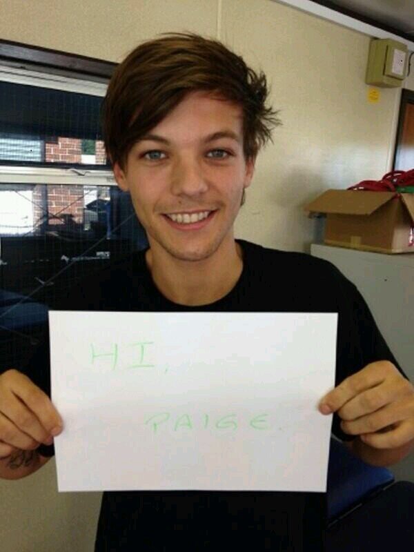 hi:) DONT FOLLOW THIS ACC!!!to return this follow, please follow @LouisDress, ask for followback there if you want ♥