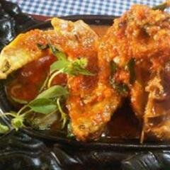 Ayam mercon dan ayam Penyet adalah menu andalan kami :)