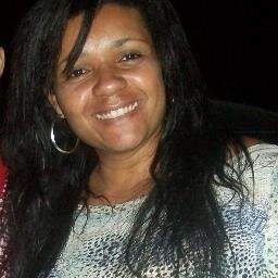 Seja feliz do geito que você é :
Não mude de rotina pelo que os outros exigem de você, simplesmente viva de acordo com o seu modo de viver !♥♥