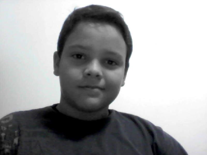 Ai o Twitter pergunta, quem você é? O facebook, no que você está pensando? e varias outras como onde você esta, com quem você esta... Ai eu penso... Mãe é vc?
