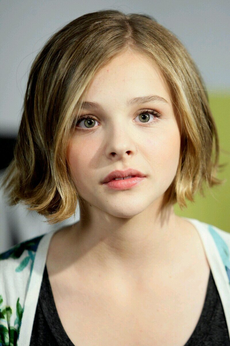 HEY GUYS LET'S FFOLLOW CHLOE NOW