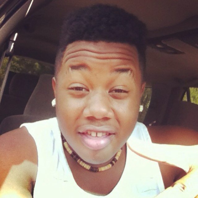 Real trill azz nigga alwayz on my grind$$$$ datz it. Gonna become ah famous rappa one day$$$$