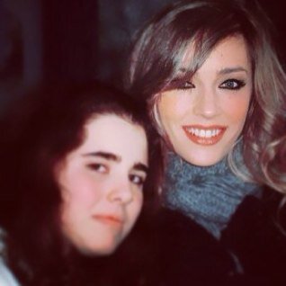 'que la sonrisa que se dibuja en mi cara tiene que ver con la brisa que abanica tu mirada'