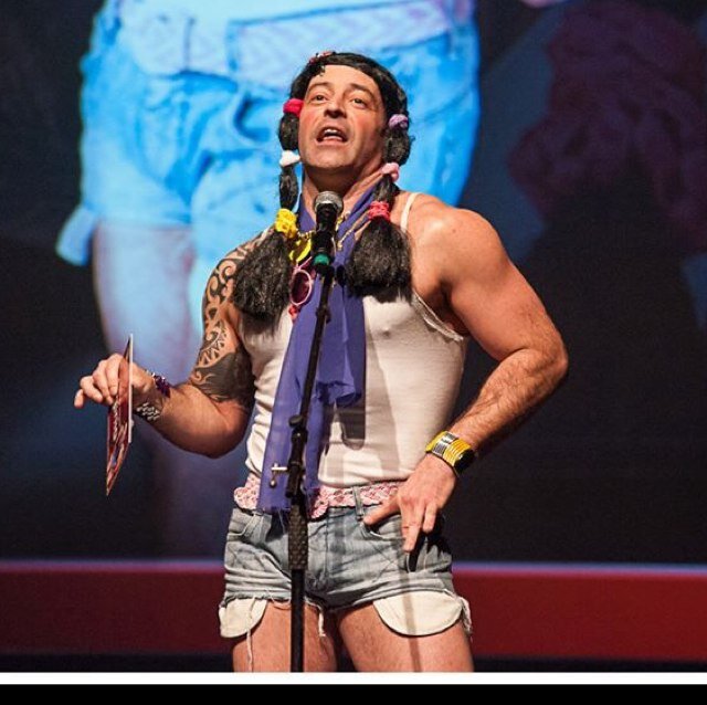 Oi kiiridus! Sô eu! A Virgínia Istar Uars, a diva, a top, a musa du xou #CrisPereiraPontoShow ... Ãhã! ...Cériu! ...verdadi! ...xou né! Amádus! ...bêjúúú!