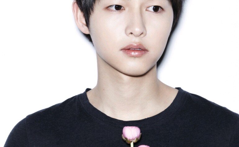 อันยอง ผม ซงจุงกิ ยินดีที่ได้รู้จักนะครับ มาคุยกันครับ ผมไม่กัดหรอกครับ รักนะครับ 21เดือนแล้วครับ~~~
(open ::10//12//11)