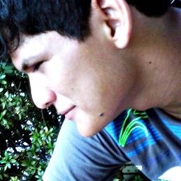 No crepúsculo nos tornamos pouco a pouco visíveis e ainda assim somos incapazes de retornar para nós mesmos...
