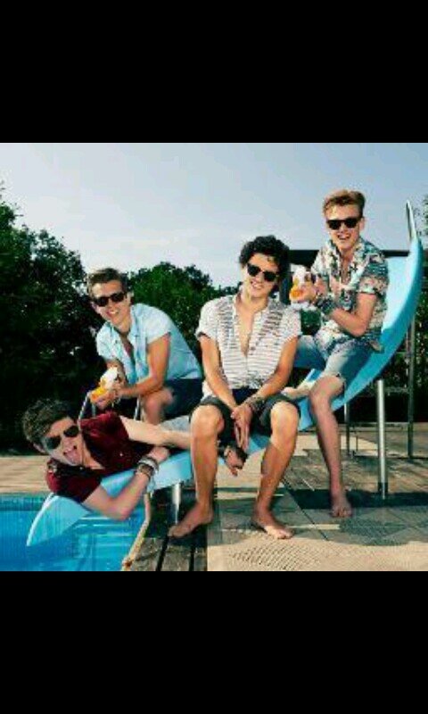 THE VAMPS OMG !!!!! love union j and one direction :D follow me I will follow back xxx
