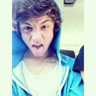 1/4 of @OverloadMusic. Contact my manager @Blair at Alpha Dog Management for inquiries.