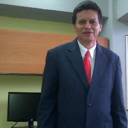 Periodista y docente universitario.