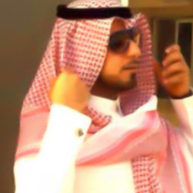 لستُ حكيم الزمان مغـروراً.. هنا أنا أنتقـد نفــسـي علناً هنا أنـصـــح نفـــسـي أولاً هنا أُذكّر نفسي بالله حذِراً مازلت عن المتميزين ابحث لأقتبس منهم نوراً