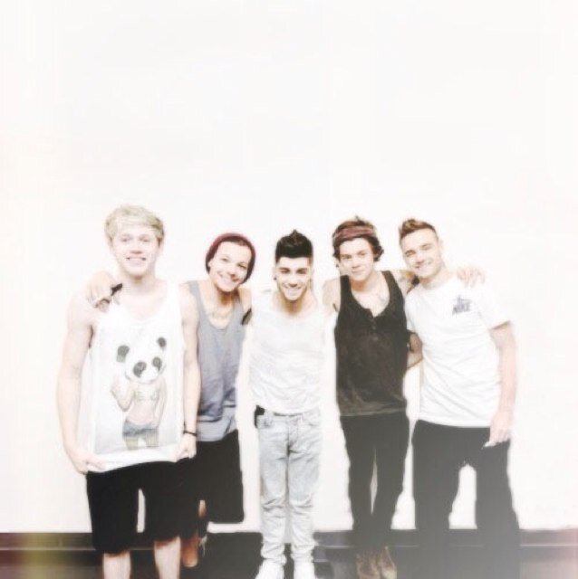 You're not afraid of al the attention! So please follow @5_perfectlads ☁