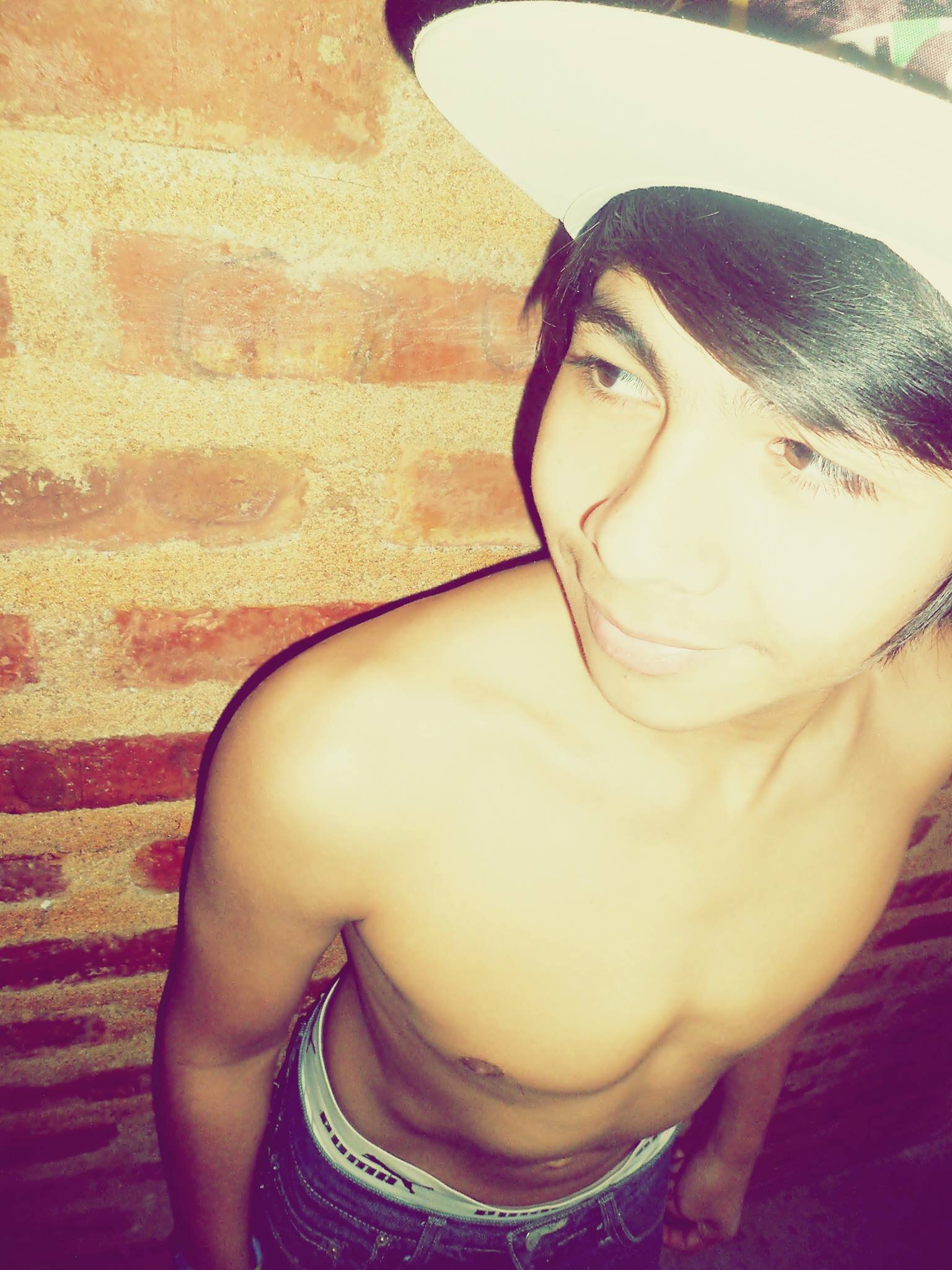 MM haber me gusta el folclore,el basquet,el futbol me gusta estar con mis amigos pasarla biiem.. :)) divertirme con amigos..