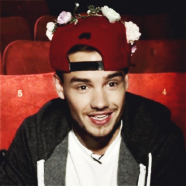 PLZ DON'T FOLLOW ME ON HERE, BUT MY MAIN ACCOUNT INSTEAD  @We_Love_Ziam  THANKYOU SO MUCH IF YOU DO :))xx