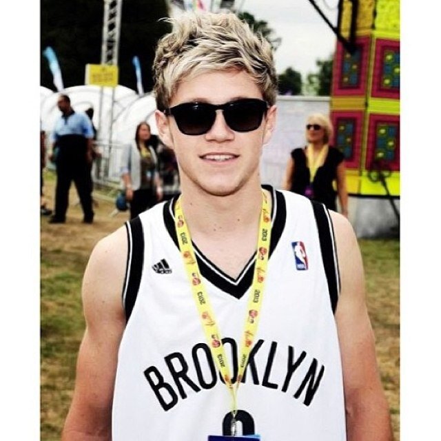 .i love one direction ' family ' friends & food. ☯ love with the heart not with the eyes 'niallhoran'