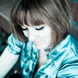Songstress of the raw & rousing. Music, muser, humour. Provocateur, evocateur, environ’t, top/polit/ical, everyday&magical. she/her. #3.5% https://t.co/LpXGrrECGm