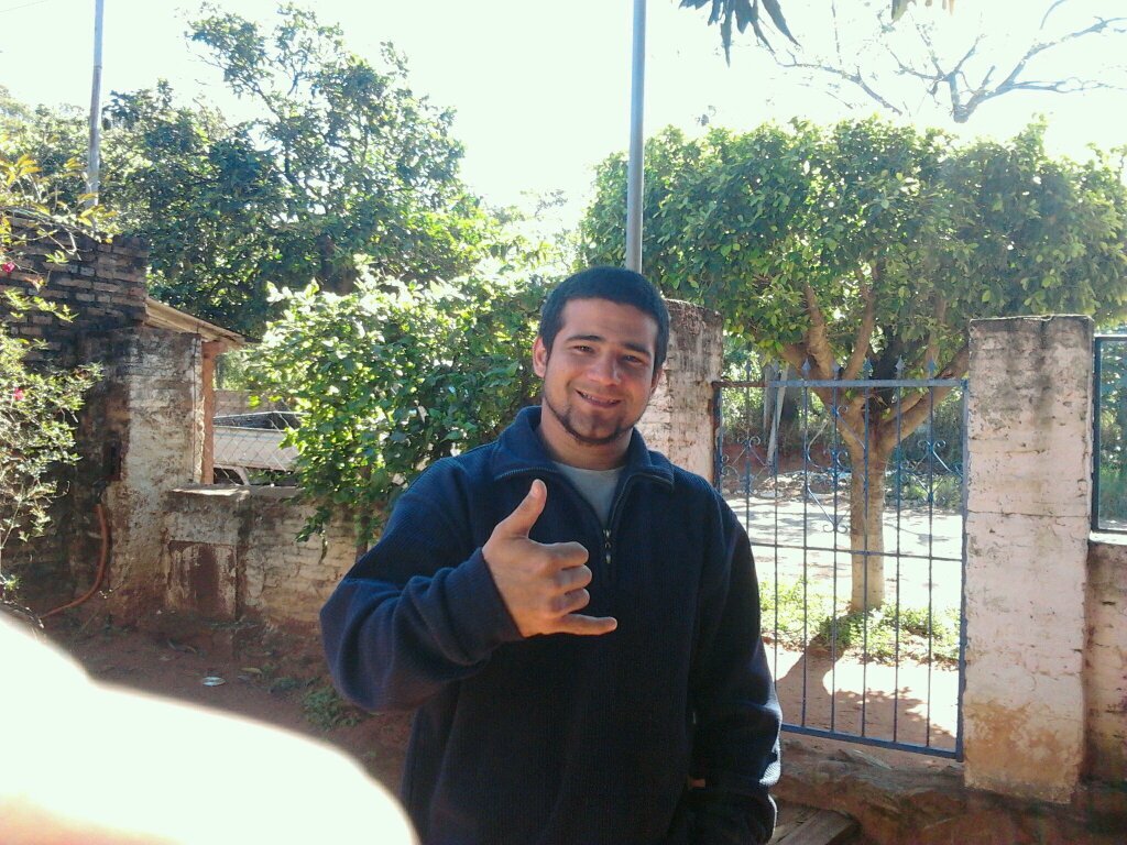 Cantautor.. padre de famila.. luchador.. participante de La Academia Py y Actualmente Baila Conmigo PY .0985636618