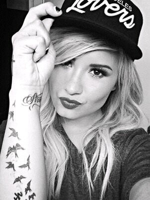 soy jonatica hace masomenos 8 años,lovatic Hace 6 años y también soy rusher hace 1 año:'3  Me gusta mucho  acabatelo hace 7 años #TeamJazbrieli