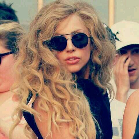 Entra en la pagina de abajo y vota a @ladygaga para los MTV EMA 2013 en Amsterdam / Sigueme si quieres obtener mas informacion.