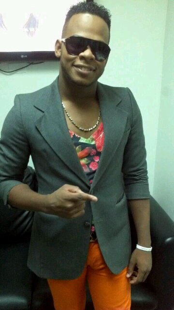Amante del Merengue, cantante. En @JeykoOficial Soy Cantante, Bailarin, Staff de la web http://t.co/HTOjeeMvuV