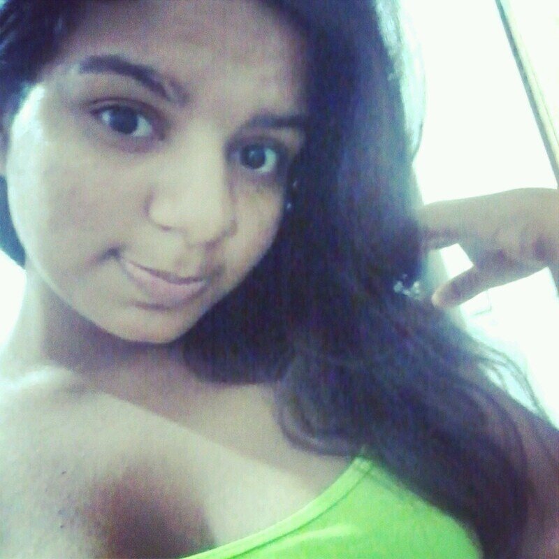 Porque eu só vivo pensando em vc, é sem querer vc não sai da minha cabeça mais, eu só vivo acordado a sonhar imaginas nós dois (8'