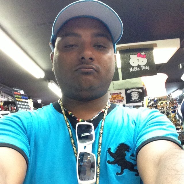 sharms11's profile picture. Wazzzzup