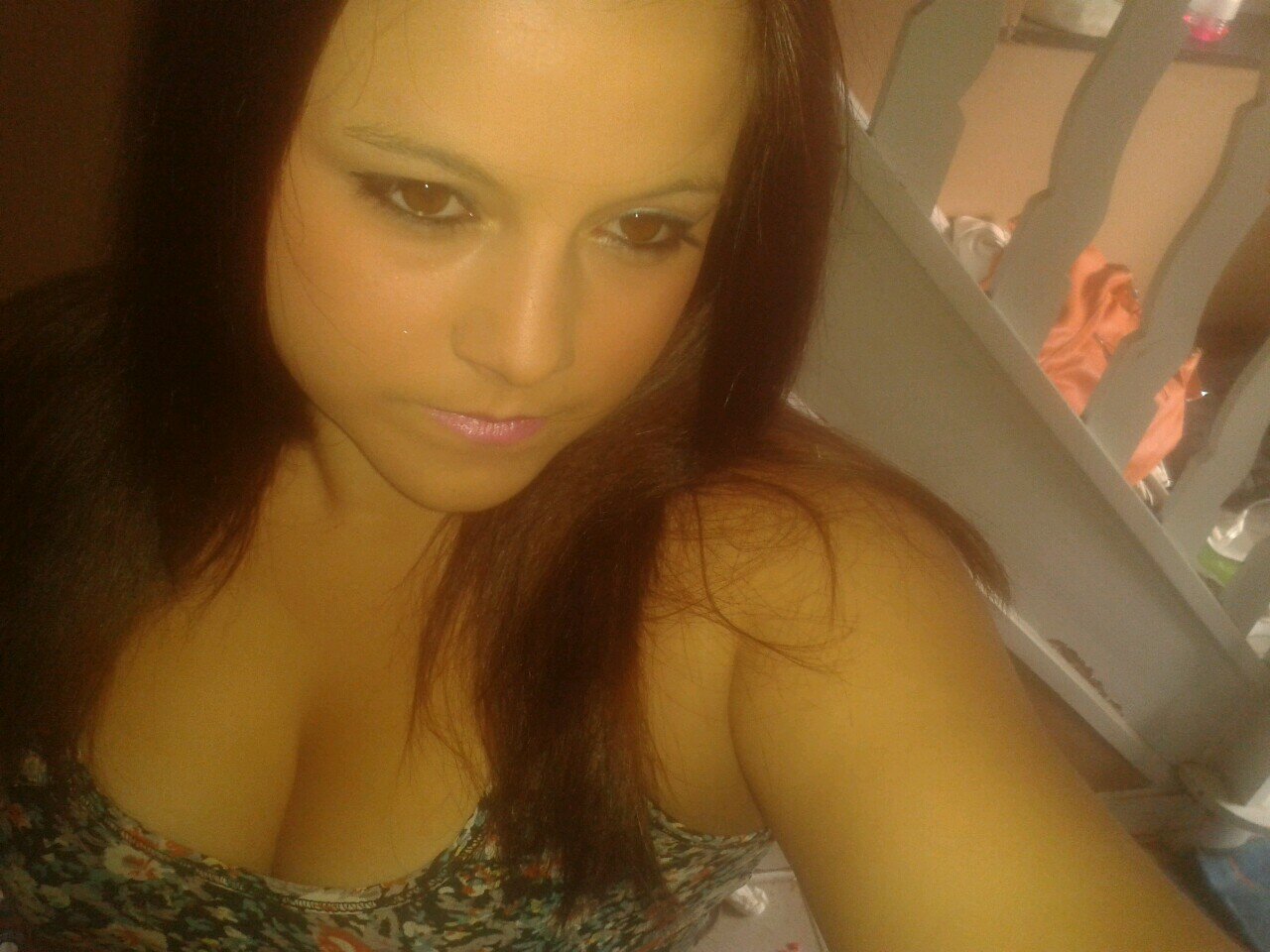 I'm jessica. I was born in italy but live in belgium. do you wont to know anything about me just ask. i speak italian and belgian.