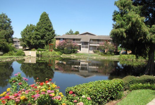 Diamond Lakes Apartment Homes offers a tranquil park-like setting nestled between beautiful, majestic oak trees alongside our peaceful, serene lake.