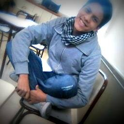 DONDE NO VUELVA A MIRARTE 
 PUES YO QUIERO IMAGINARME 
 QUE ME QUIERES DE VERDAD.♪