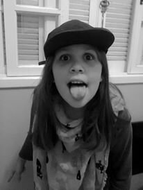 Sou uma menina meiga, linda, amo pizza