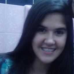 Ingênua, mas não santa. Sou pessoa de riso fácil... mas choro também.Sou extremamente sensível, impulsiva, teimosa e cheia de    mania !! (: **